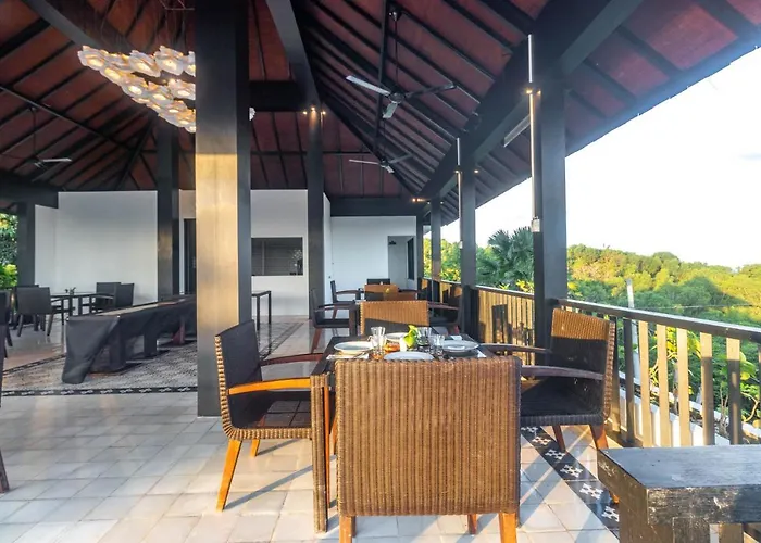 Surya Melasti Villa *