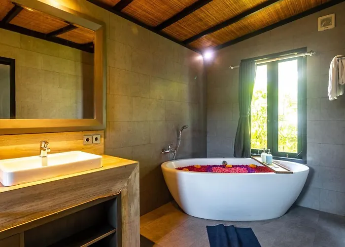 Surya Melasti Uluwatu (Bali)