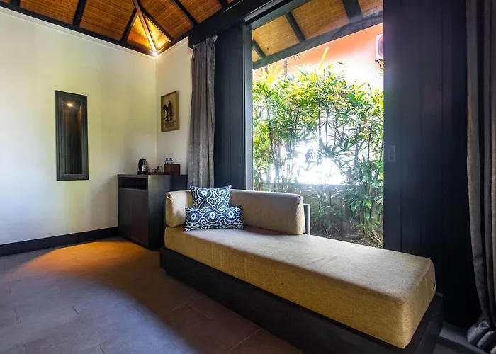 Surya Melasti Uluwatu (Bali)